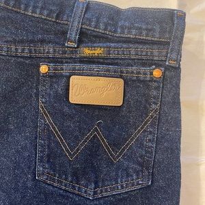 NWOT Wrangler 42x30 Blue Denim Jeans 947STR